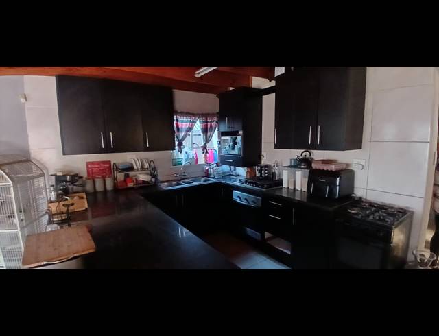 3 BEDROOM FREESTANDING FOR SALE IN MODEL PARK